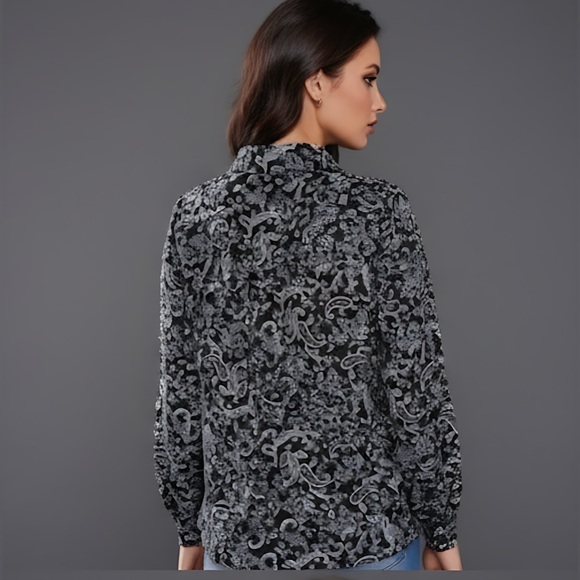 Black And White Paisley Button Down Blouse - Picture 4 of 7